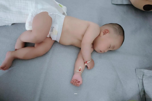 中山宝宝脚心出汗怎么回事